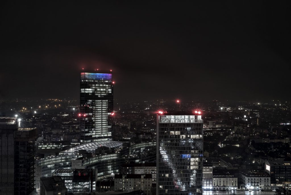 nuova luce belvedere palazzo lombardia arcobaleno