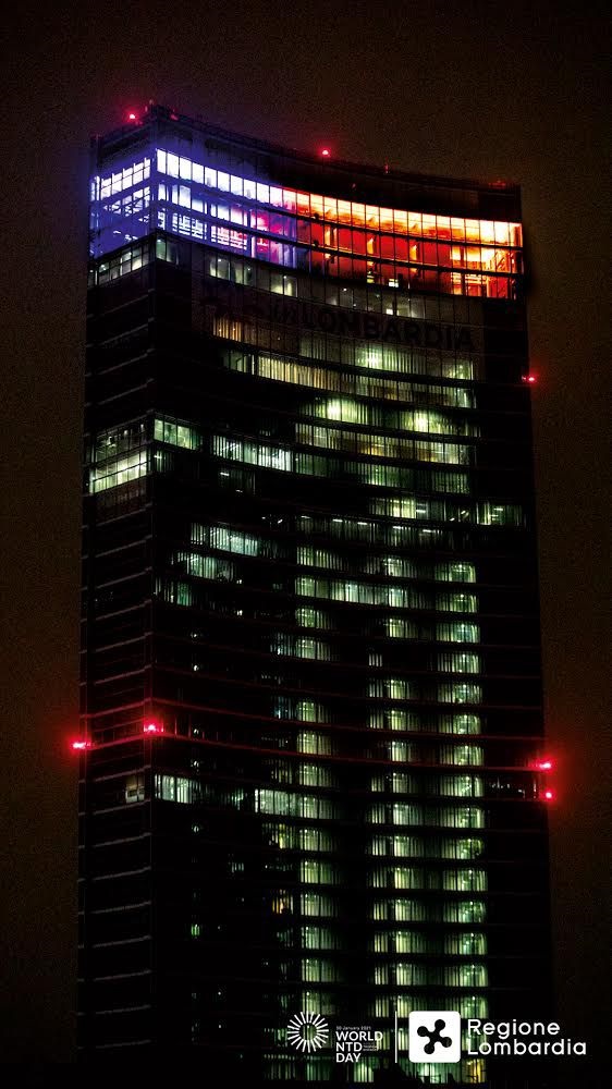 Palazzo Lombardia illuminato