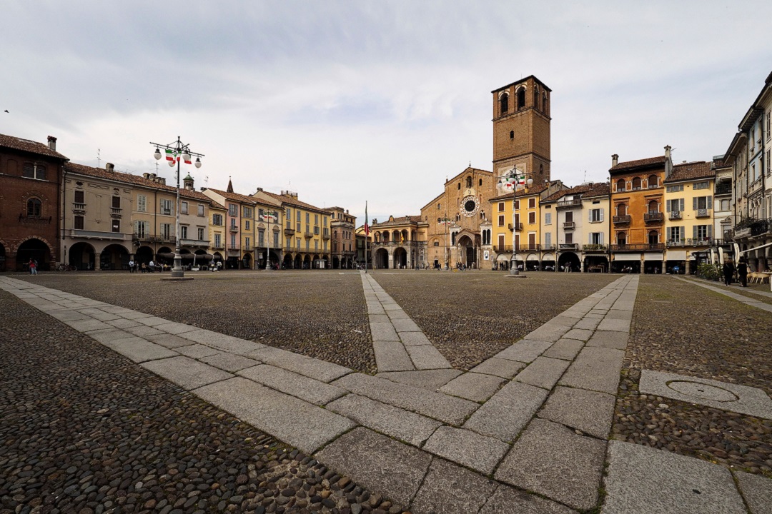 Vaccini in piazza a Lodi