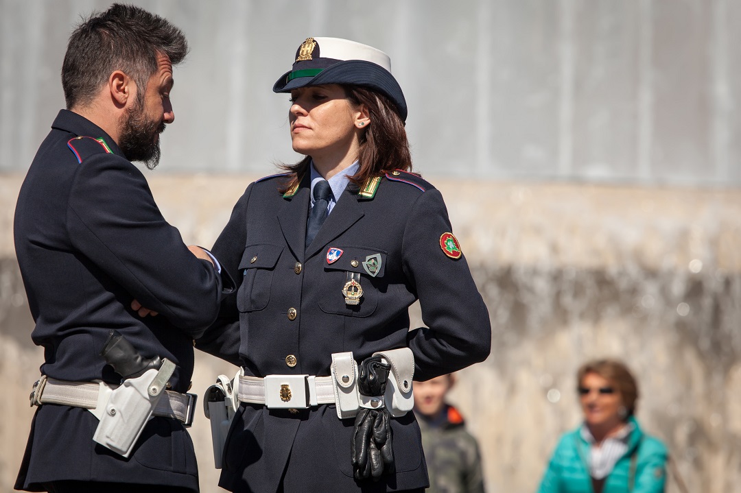 8 marzo donne divisa