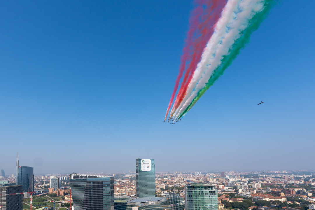 frecce tricolori su palazzi regione