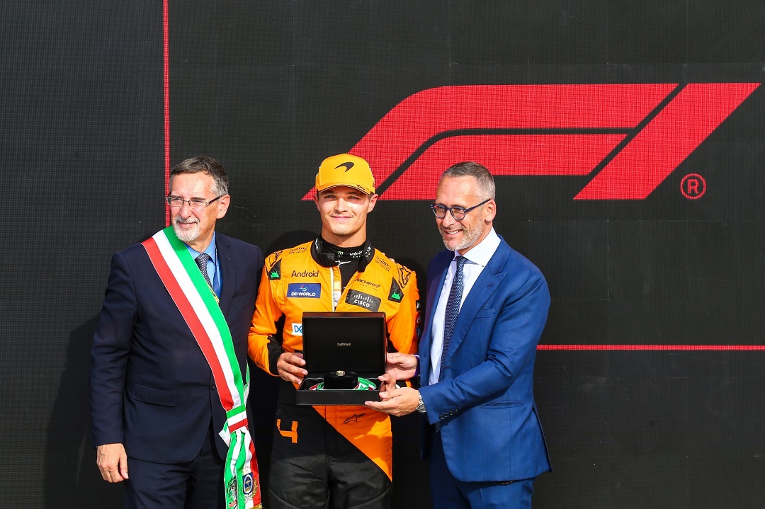 piazza e sindaco monza Pilotto consegna anello a Lando Norris